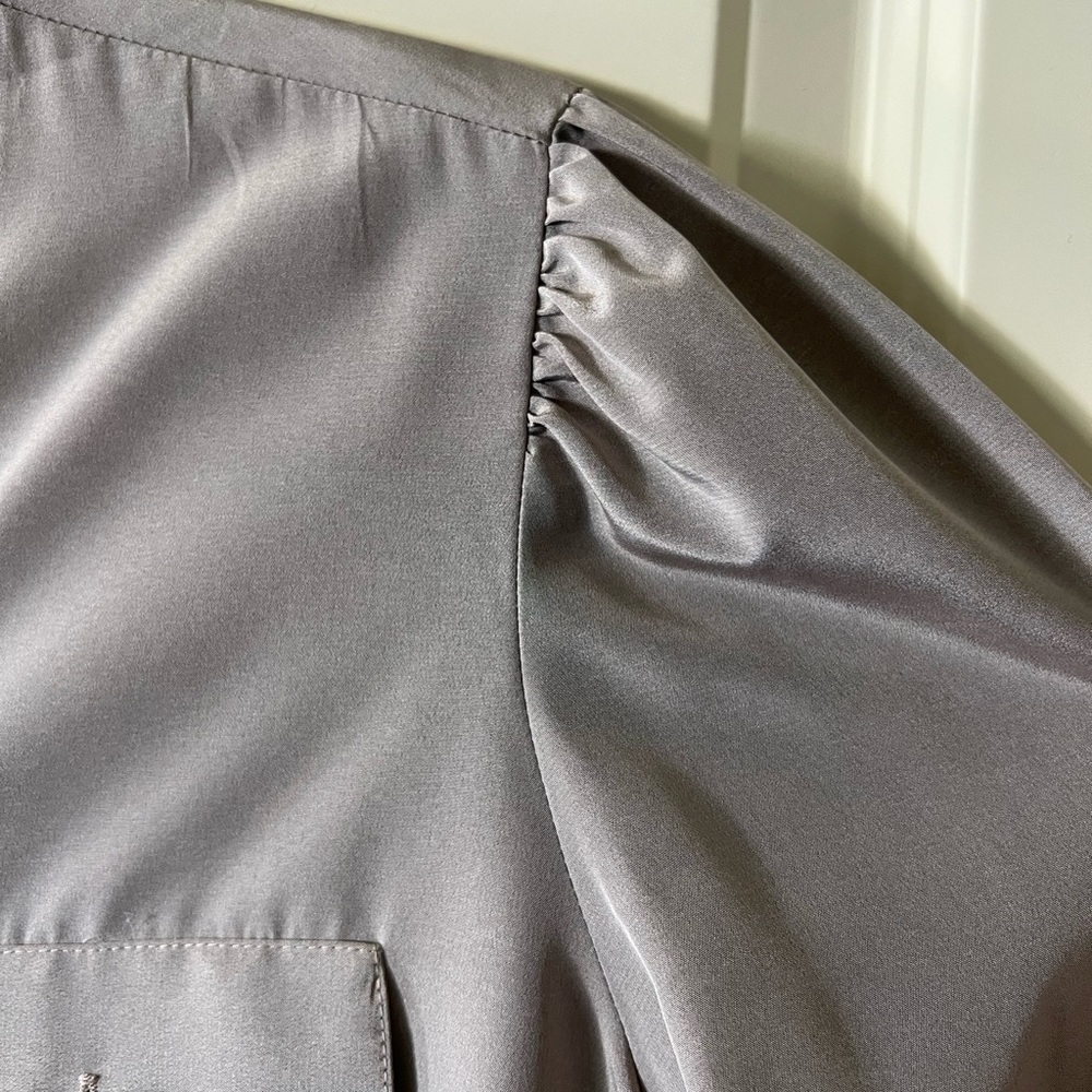 Vintage Sophisticated Lady Women's Silky Blouse with Sleeves and Pocket Detail - Picture 4 of 8